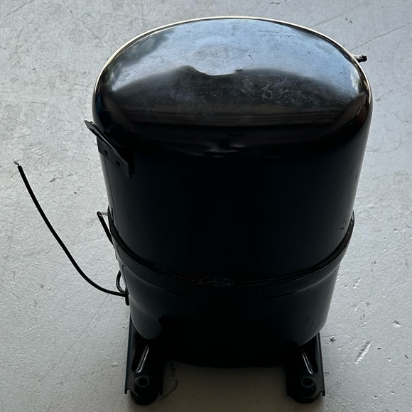 Bristol HCR Reciprocating Compressor, Model Number: HCRB353ABCA - Picture 5 of 8